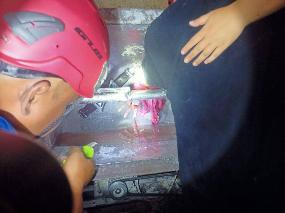 Wahidin Kejepit Mesin Adonan Roti, Personel Damkar Evakuasi 1,5 Jam