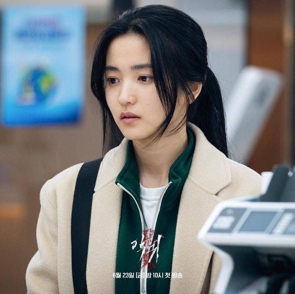 Kim Tae Ri di drama Revenant (instagram.com/sbsdrama.official)
