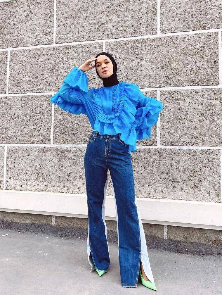 OOTD hijab pakai blus warna bold (instagram.com/tantrinamirah)
