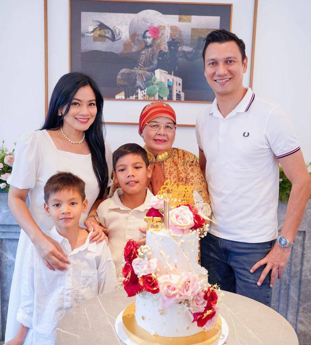 potret ulang tahun mama Titi Kamal (instagram.com/titi_kamall)