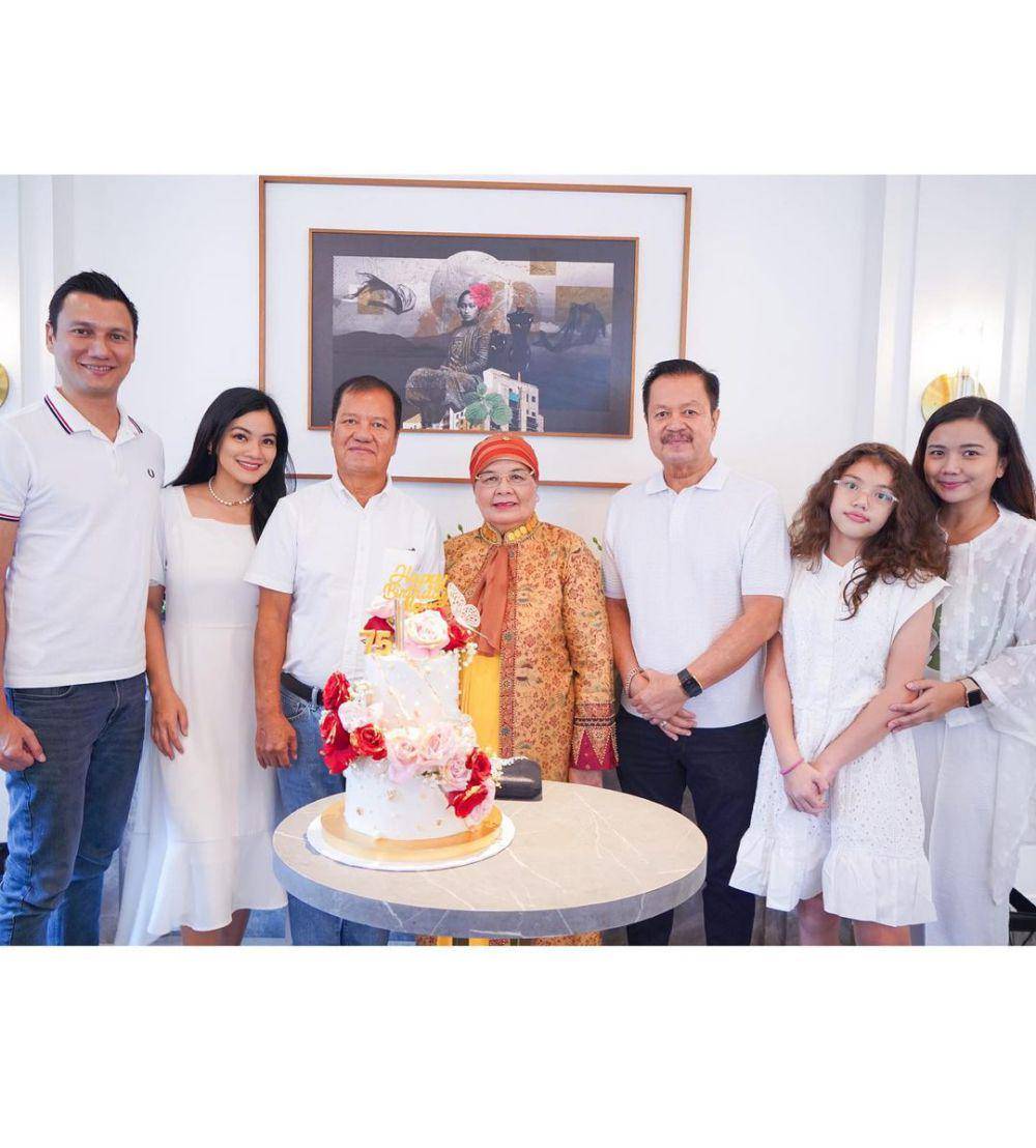potret ulang tahun mama Titi Kamal (instagram.com/titi_kamall)