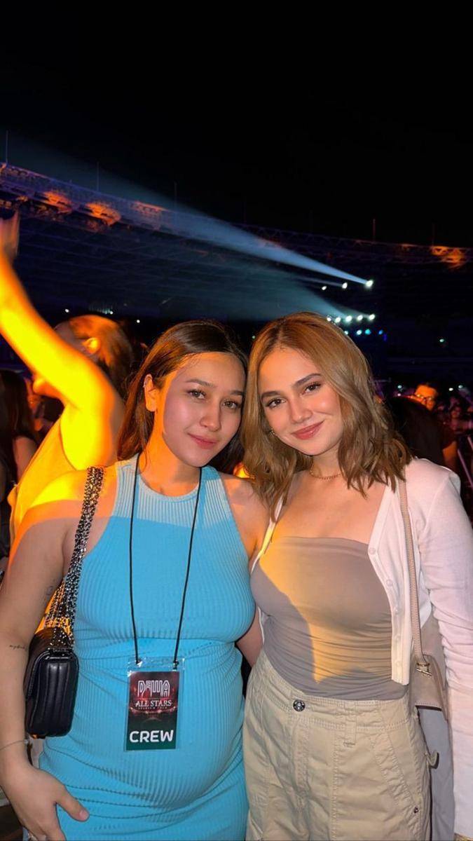artis nonton Dewa 19 All Star di GBK (instagram.com/adelitamors)