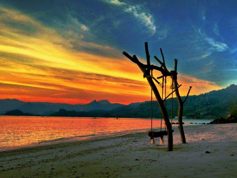 Pantai Mutiara (kemenparekraf.go.id)