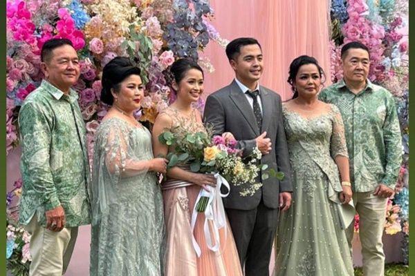 11 Tahun Pacaran, 8 Potret Pertunangan Gritte Agatha dan Arif Hidayat
