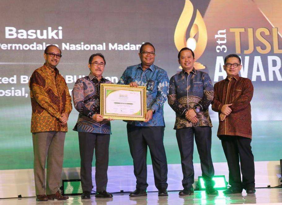BUMN Track memberikan dua penghargaan bergengsi kepada PT Permodalan Nasional Madani (PNM) pada Kamis, 10/8/2023 di Hotel Borobudur Jakarta dalam gelaran TJSL & CSR Award 2023 tahun ke-3. (Dok. PNM)