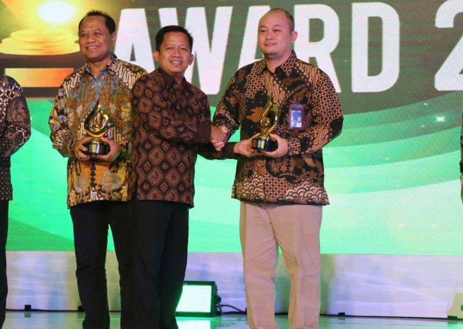 BUMN Track memberikan dua penghargaan bergengsi kepada PT Permodalan Nasional Madani (PNM) pada Kamis, 10/8/2023 di Hotel Borobudur Jakarta dalam gelaran TJSL & CSR Award 2023 tahun ke-3. (Dok. PNM)