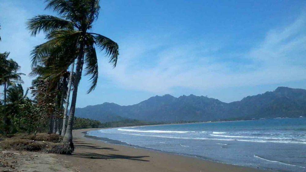Pantai Cengkrong (trenggalekkab.go.id)
