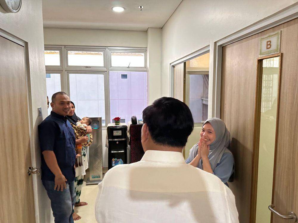 Menteri Pertahanan Prabowo Subianto menjenguk Nabila Febrianto (Instagram.com/@prabowo)