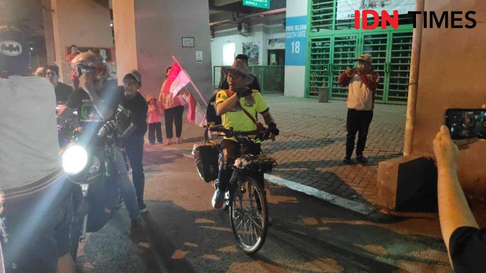 Pak Midun gowes dari Malang menuju Jakarta untuk menuntut keadilan tragedi Kanjuruhan. (IDN Times/Imam Faishal)