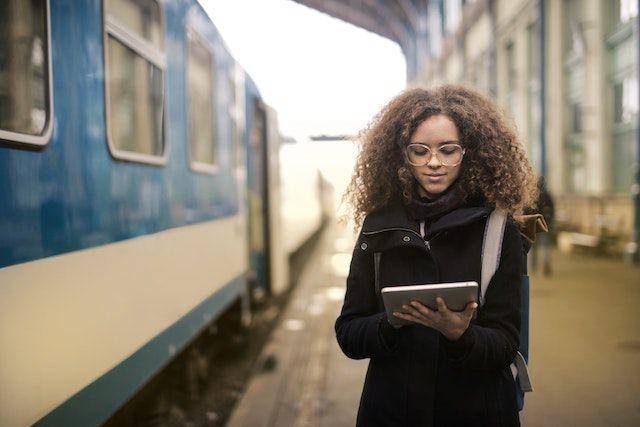 ilustrasi traveling (pexels.com/Andrea Piacquadio)