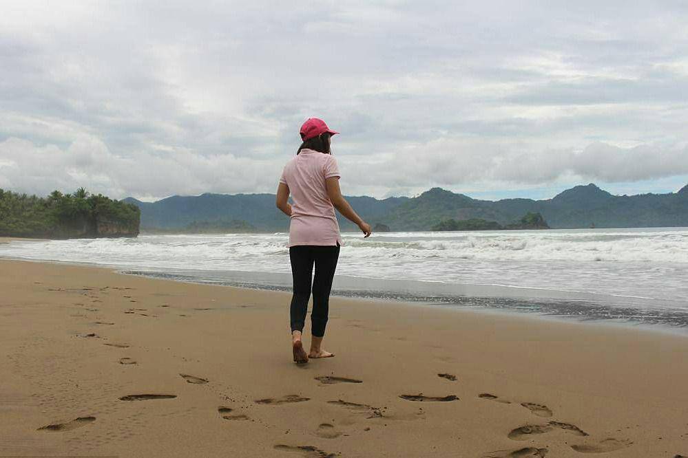 Pantai Pelang Wonocoyo Panggul (instagram.com/pantaipelang)
