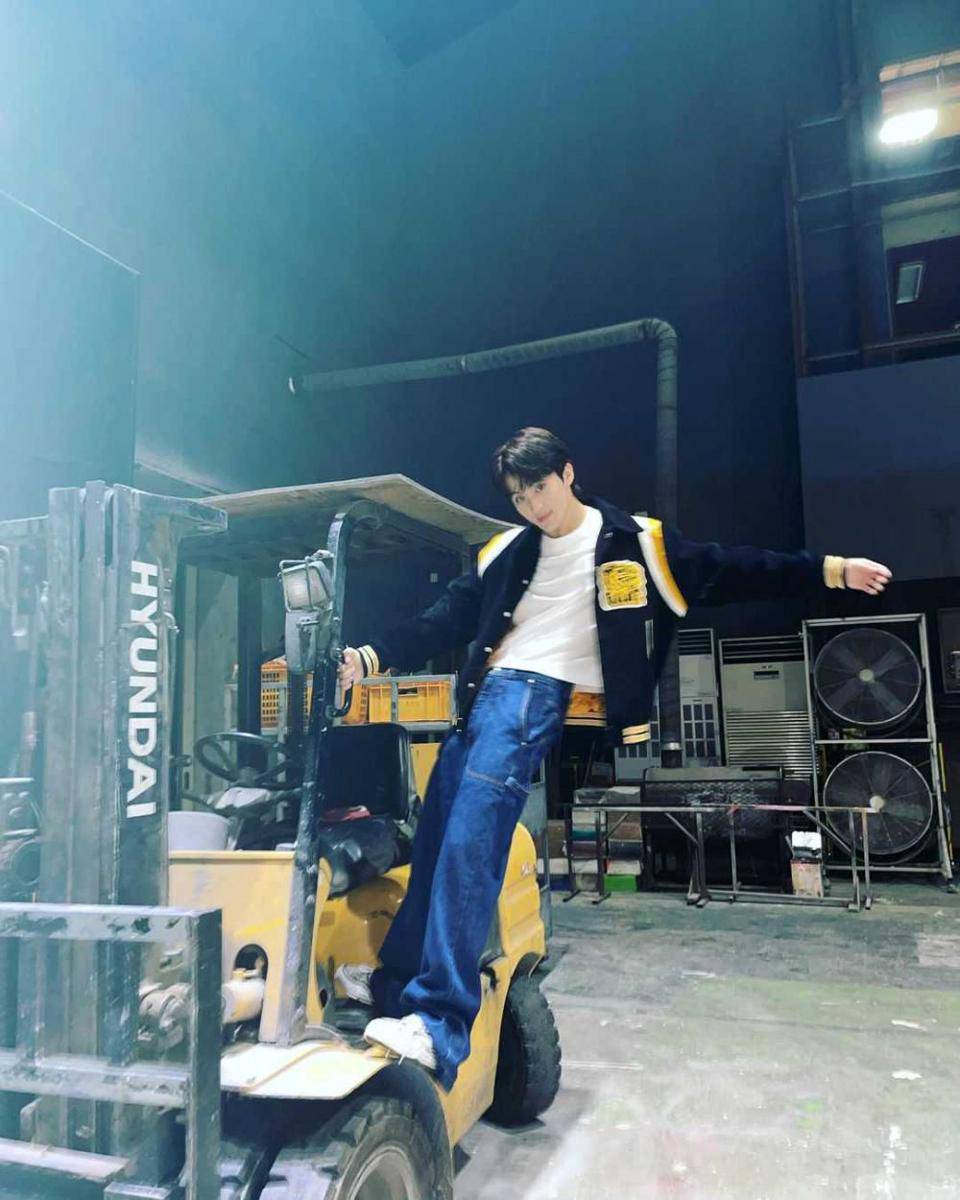 Mark NCT (instagram.com/onyourm__ark)