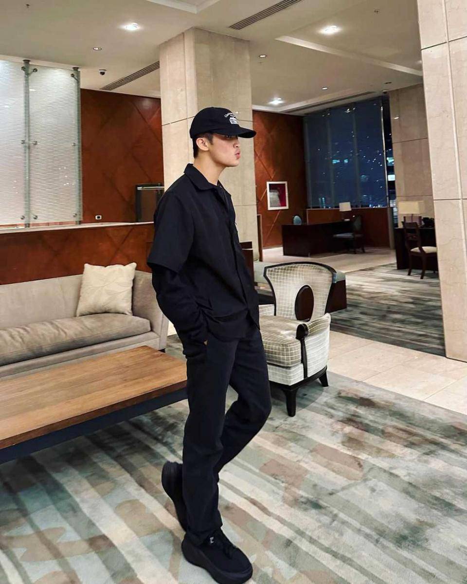Mark NCT (instagram.com/onyourm__ark)