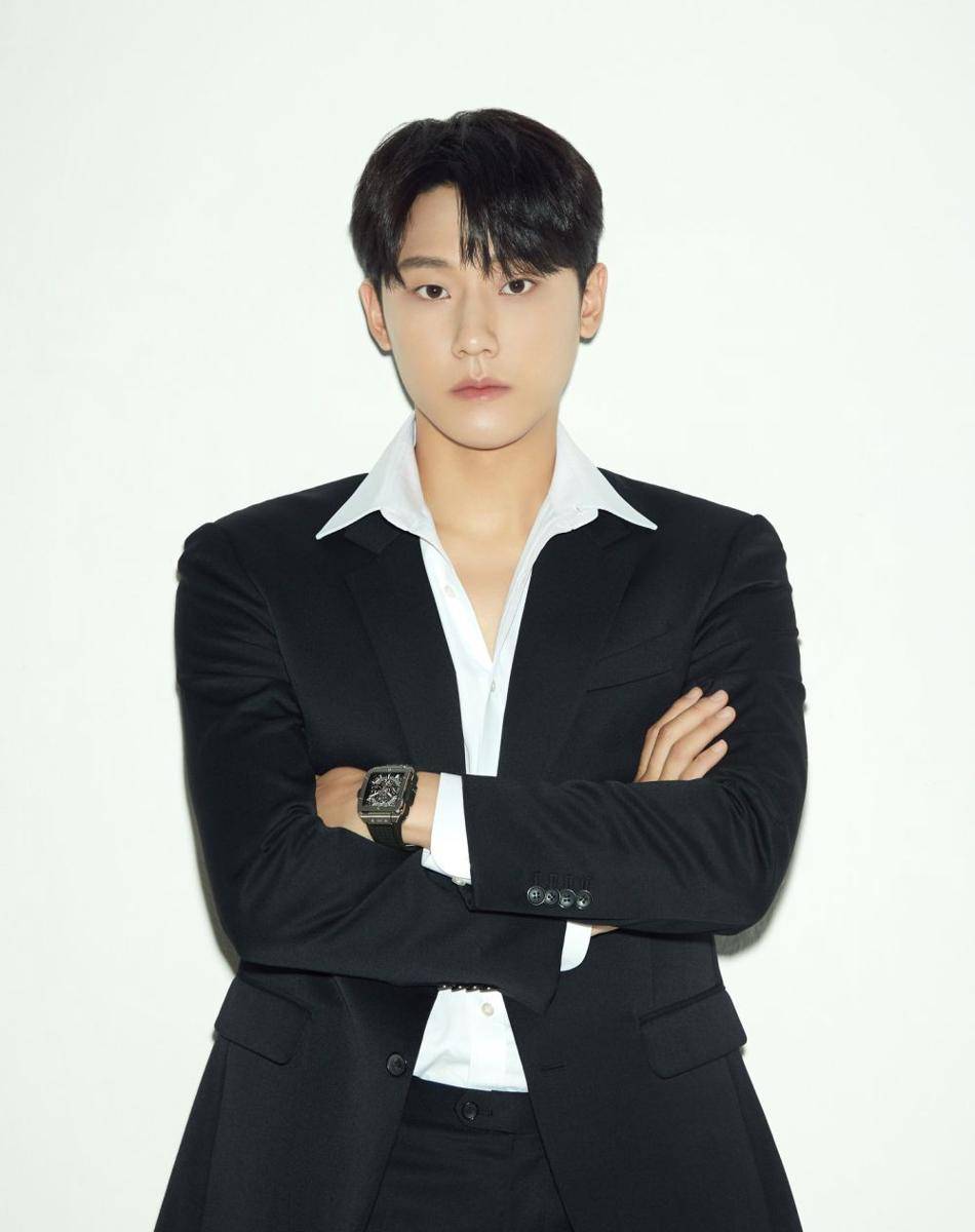 Lee Do Hyun (Instagram.com/ldh_sky)