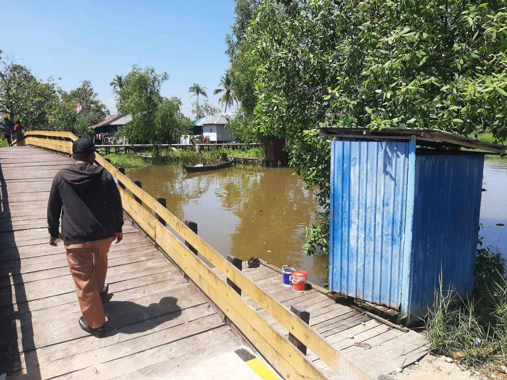 Sungai di Kota Banjarmasin yang masih dimanfaatkan warga.