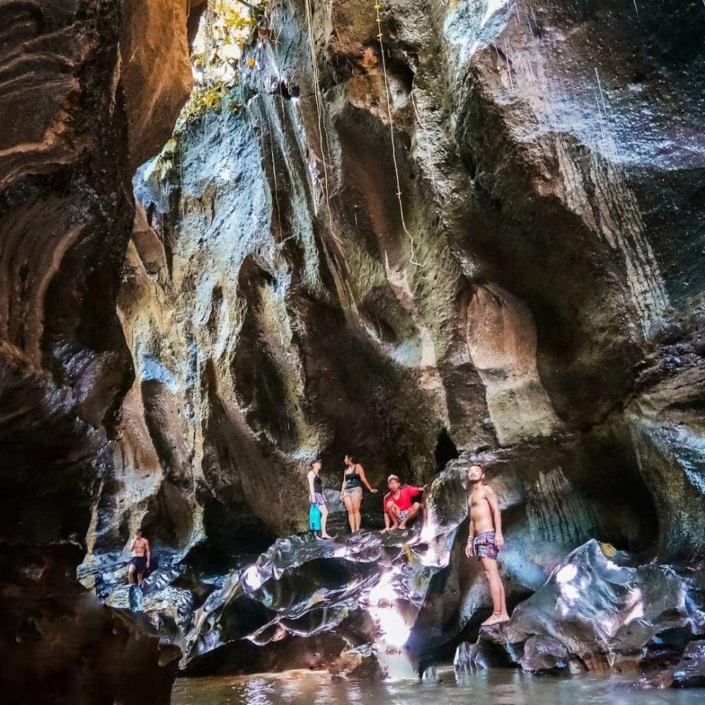 Wisatawan yang menikmati suasana Hidden Canyon Beji Guwang (Instagram.com/@virustraveling)
