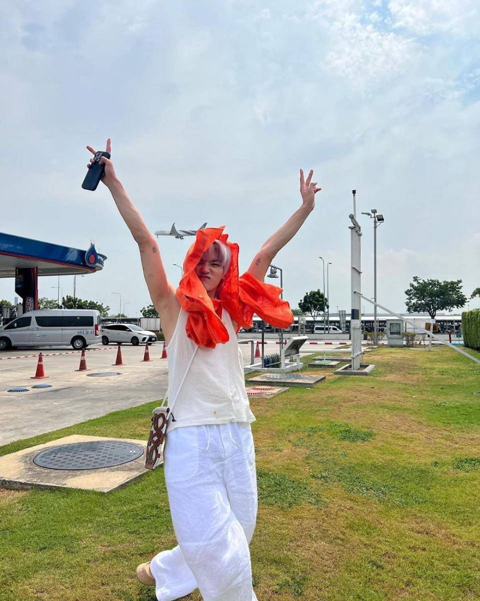 inspirasi outfit traveling ala Taeyong NCT (instagram.com/taeoxo_nct)