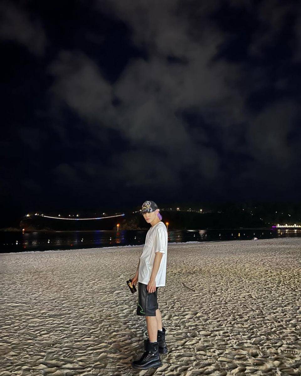 inspirasi outfit traveling ala Taeyong NCT (instagram.com/taeoxo_nct)