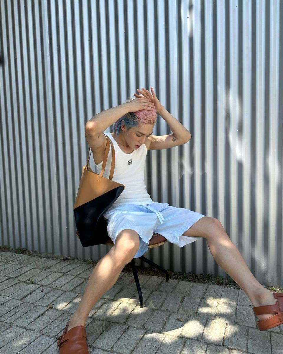 inspirasi outfit traveling ala Taeyong NCT (instagram.com/taeoxo_nct)
