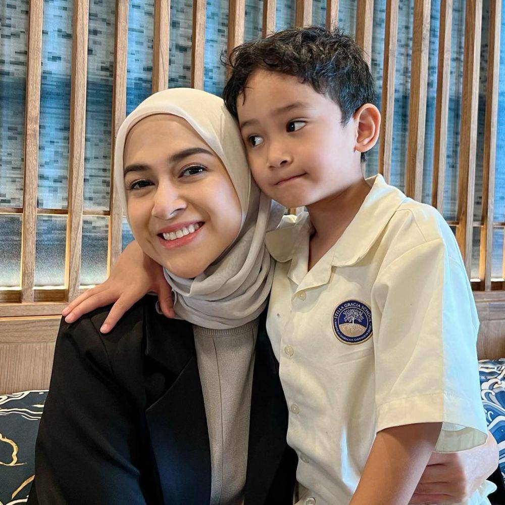 potret Nina Zatulini dan keluarga (instagram.com/ninazatulini22)