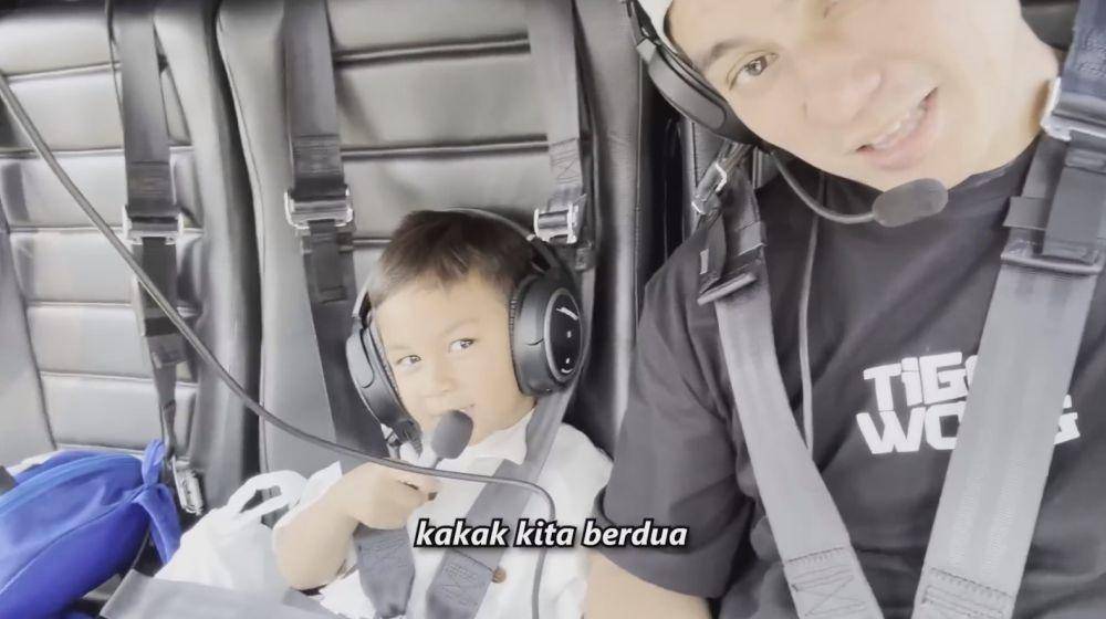 Baim Wong ajak Kiano naik helikopter (YouTube.com/Baim Paula)