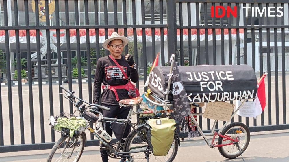 Potret Pak Midun ketika tiba di SUGBK. (IDN Times/Tino).