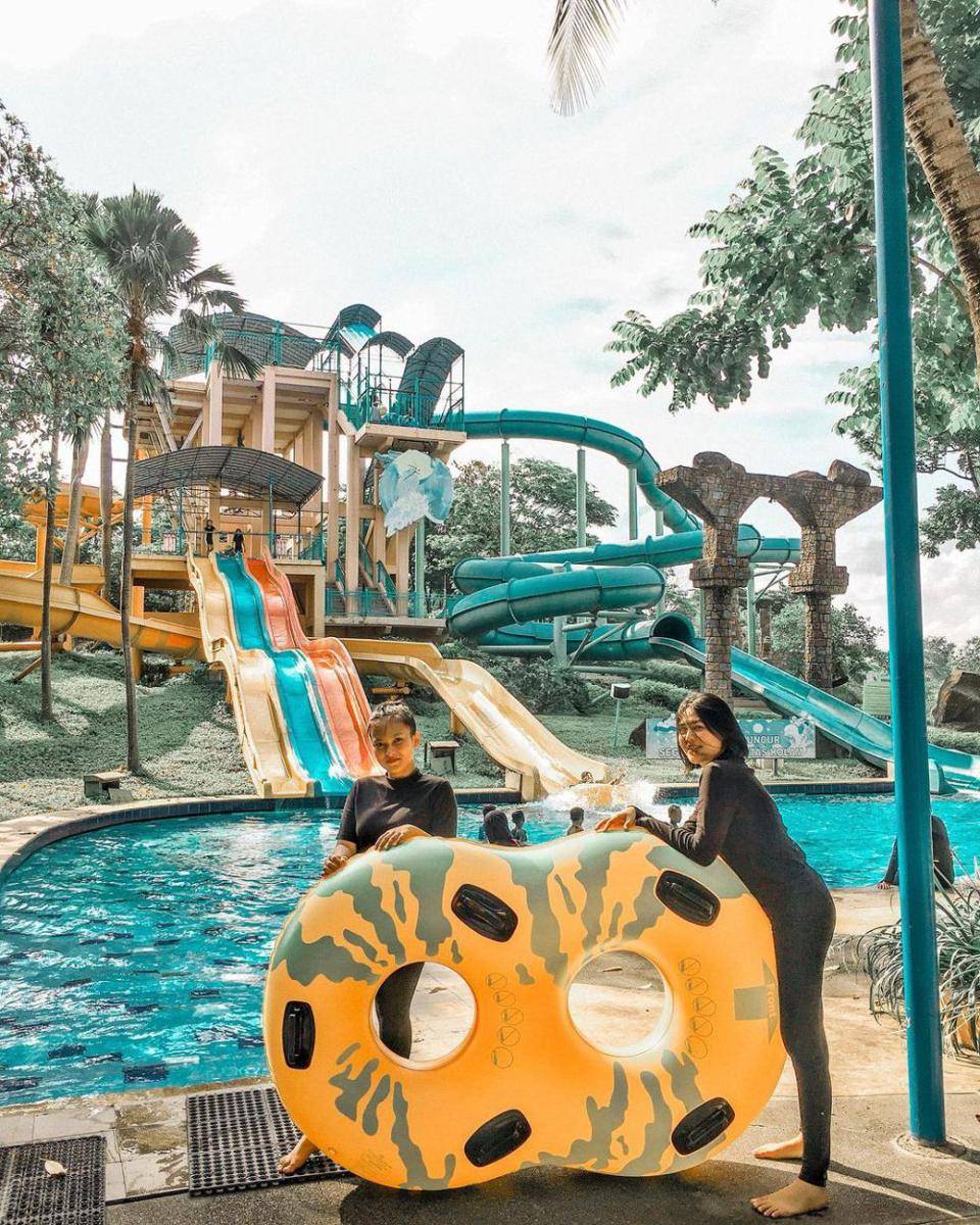 Keseruan bermain air di Ciputra Waterpark Surabaya. Instagram/whatsoncitralandsby