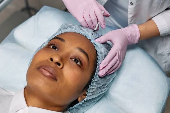 ilustrasi botox treatment (pexels.com/cottonbro)