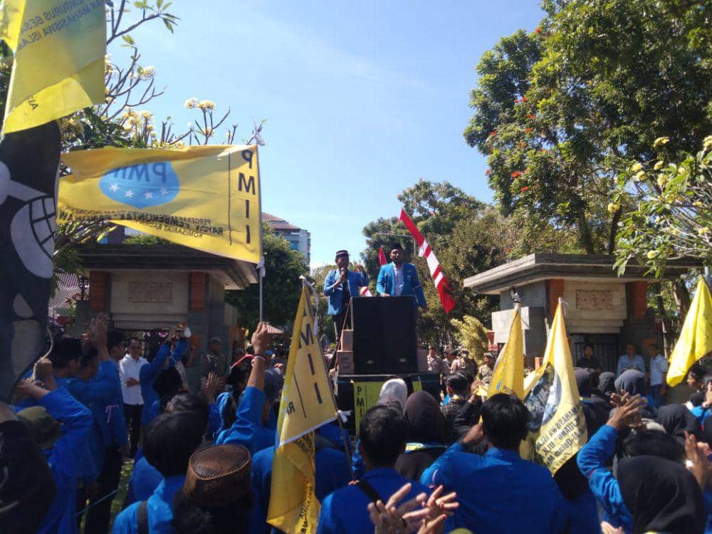Ratusan Mahasiswa Malang Memprotes Penonaktifan PBID BPJS