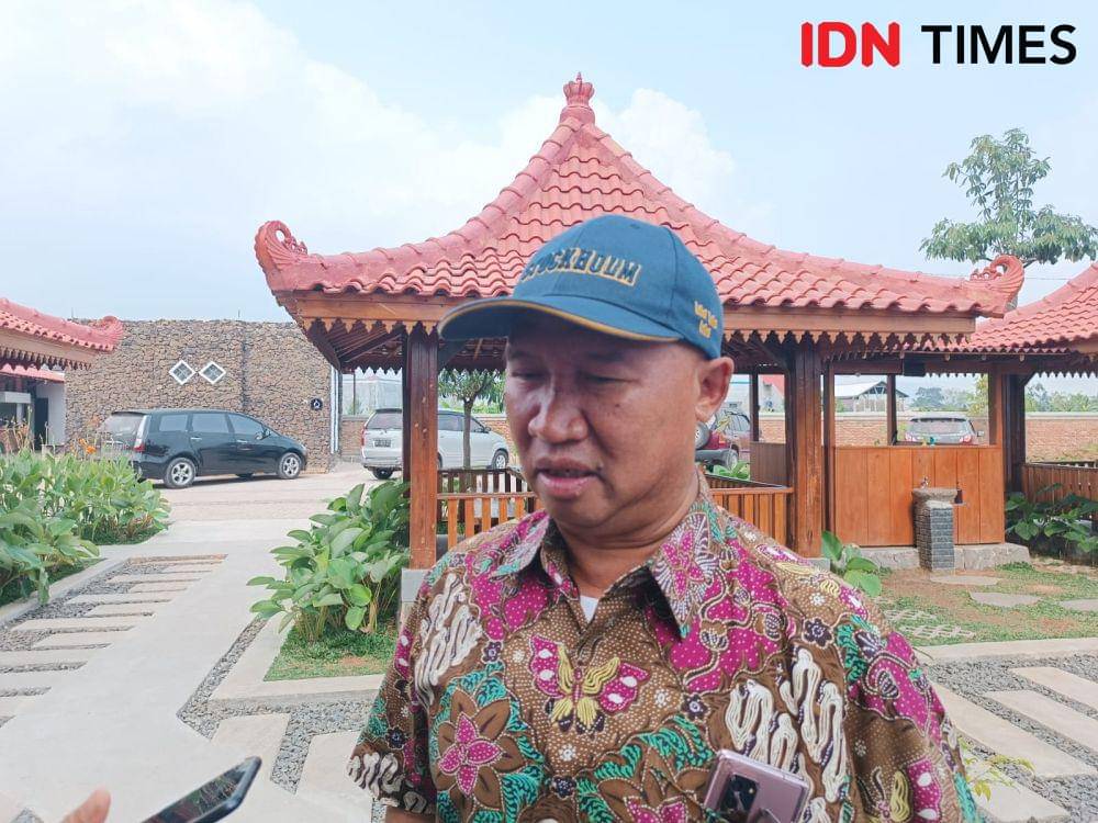 Anggota Komisi I DPR RI, Mukhlis Basri saat diwawancarai awak media, Senin (14/8/2023). (IDN Times/Tama Yudha Wiguna).