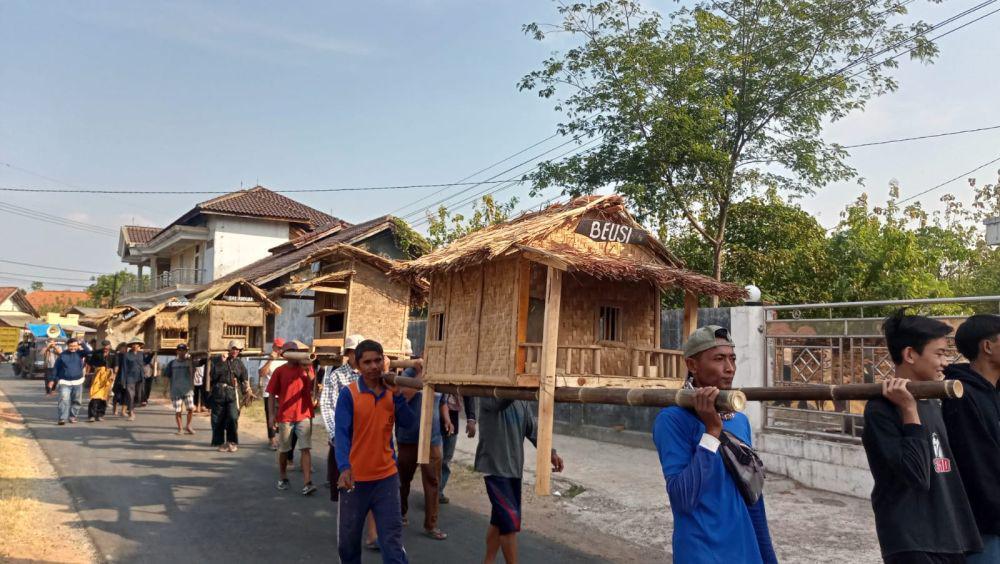 Jaga Tradisi, Warga Wates Majalengka Peringati Hari Gotong Rumah
