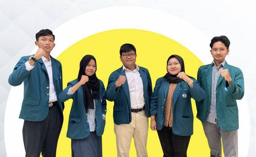 Jaket almamater hijau Unila. (Instagram/official_unila)