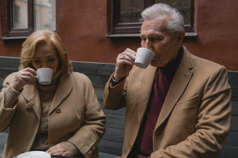 potret pasangan sedang minum (pexels.com/Tima Miroshnichenko)