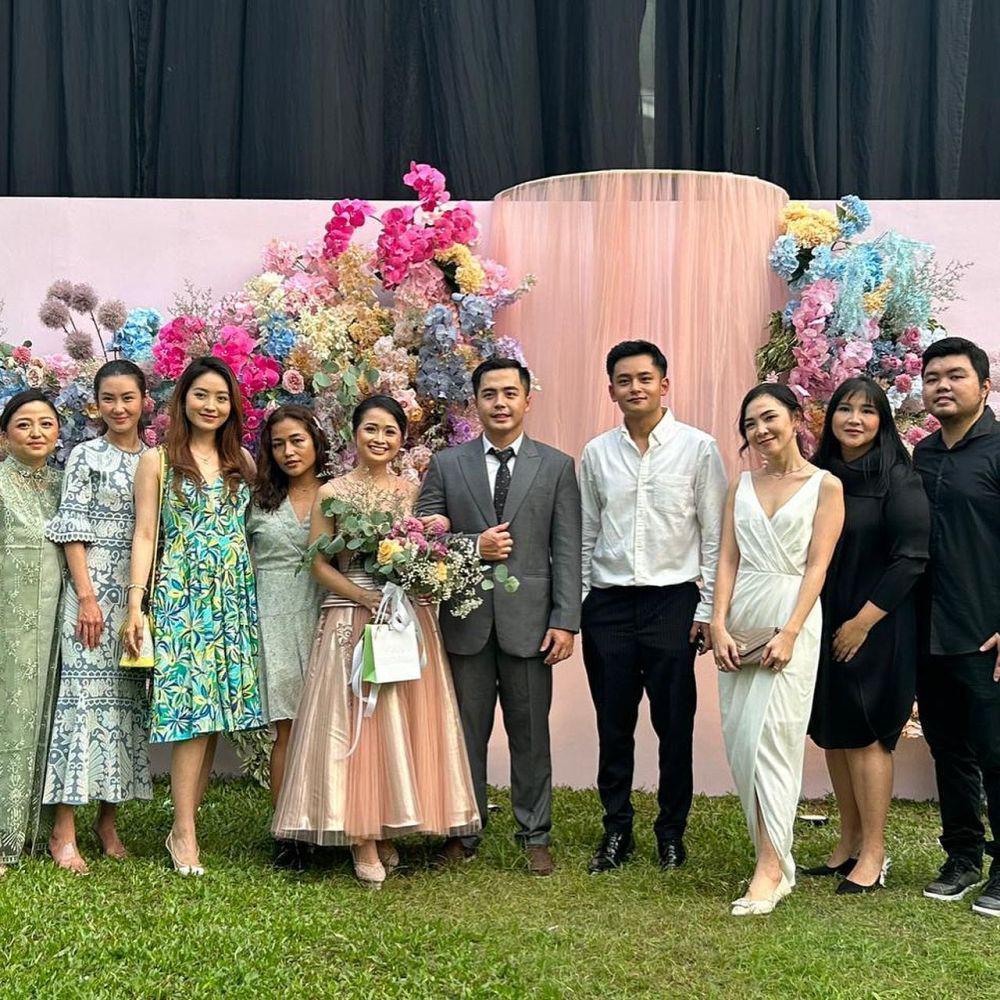 7 Gaya Artis dan Publik Figur di Pertunangan Gritte Agatha, Memikat!