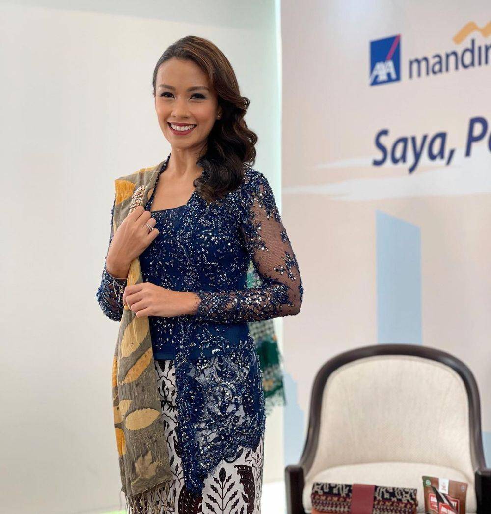 Gaya kebaya ala Melanie Putria (instagram.com/melanieputria)