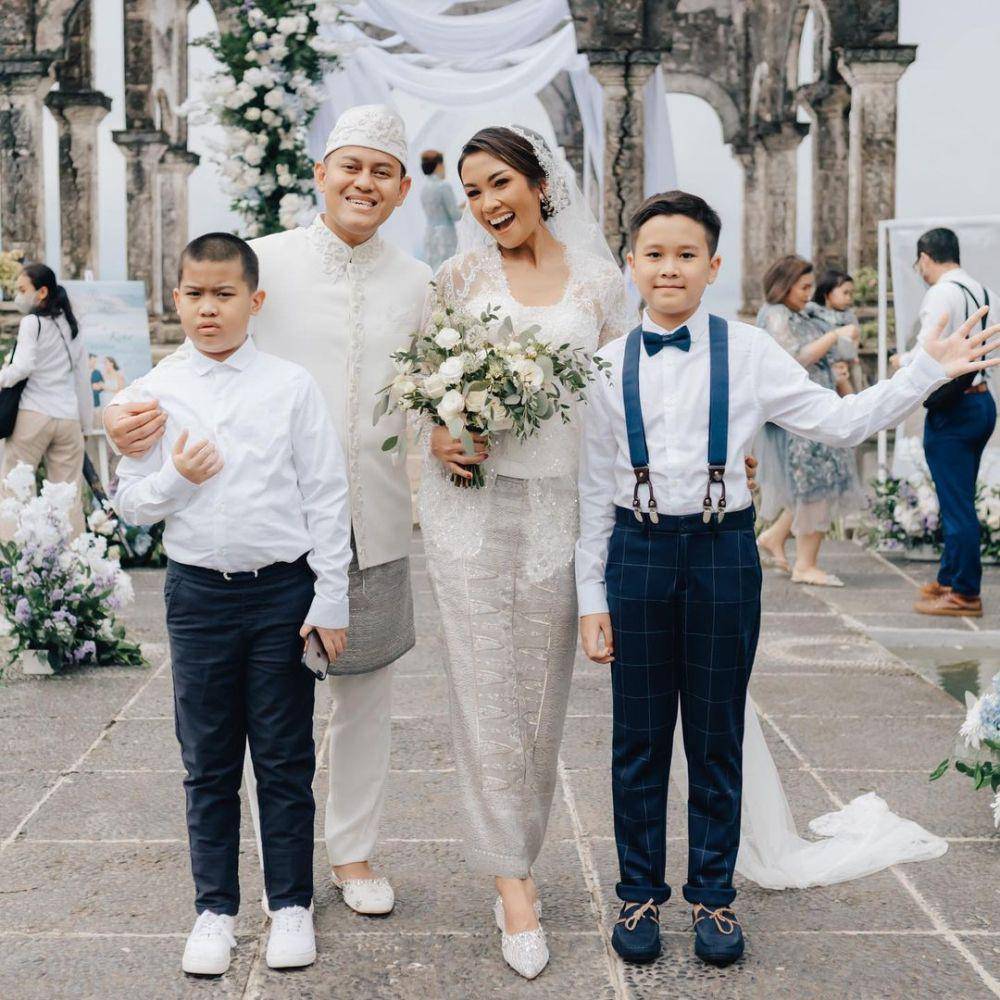 Gaya kebaya ala Melanie Putria (instagram.com/melanieputria)