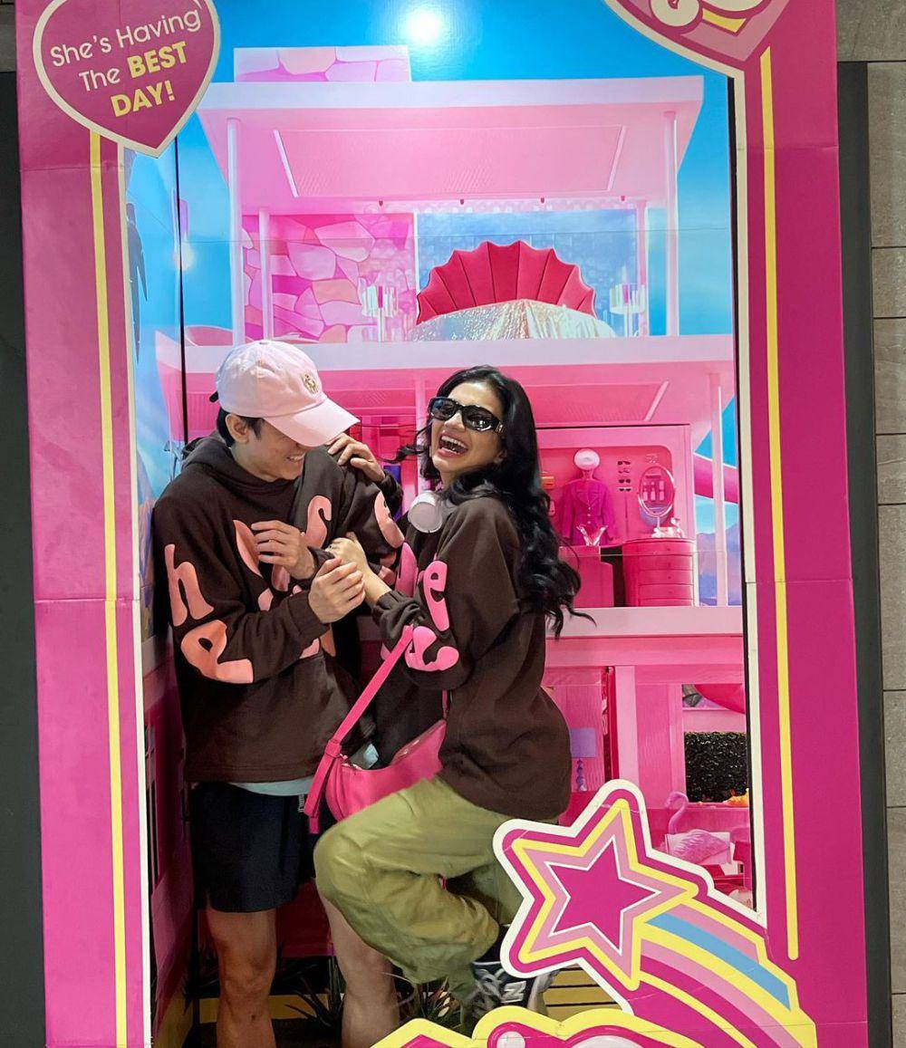 potret Ratu Sofya dan Ilham Yuda pakai hoodie couple (instagram.com/ratusfy_)