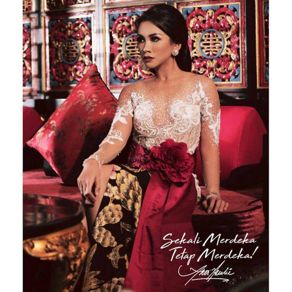 Gaya kebaya ala Melanie Putria (instagram.com/melanieputria)