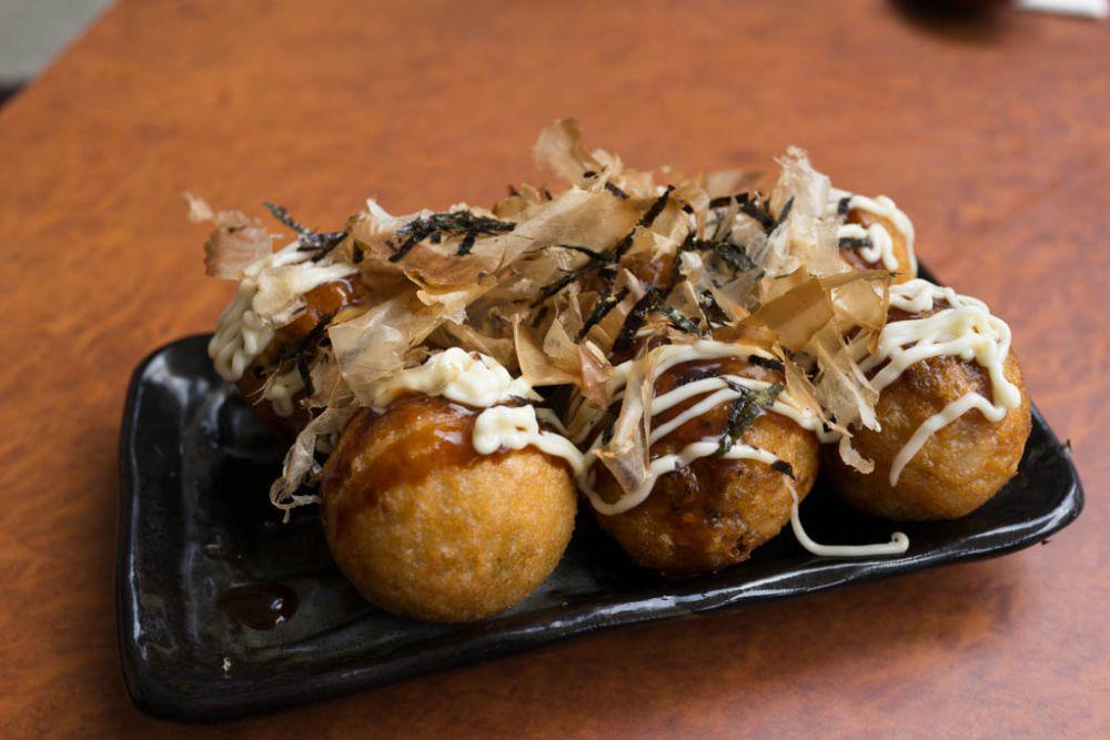 5 Tips Bikin Takoyaki yang Empuk dan Isinya Kopong, Yuk Coba!