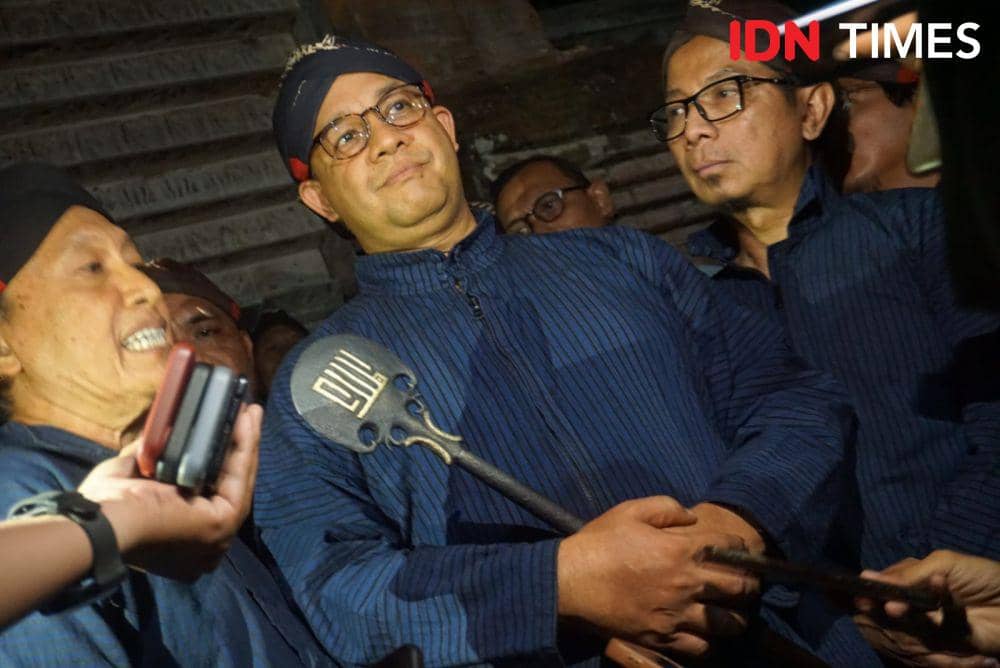Anies Baswedan melakukan ziarah ke Makam Raja Mataram Islam di Dusun Sayangan, Jagalan, Banguntapan, Bantul, Minggu (13/8/2028).(IDNTimes/Tunggul Damarjati)