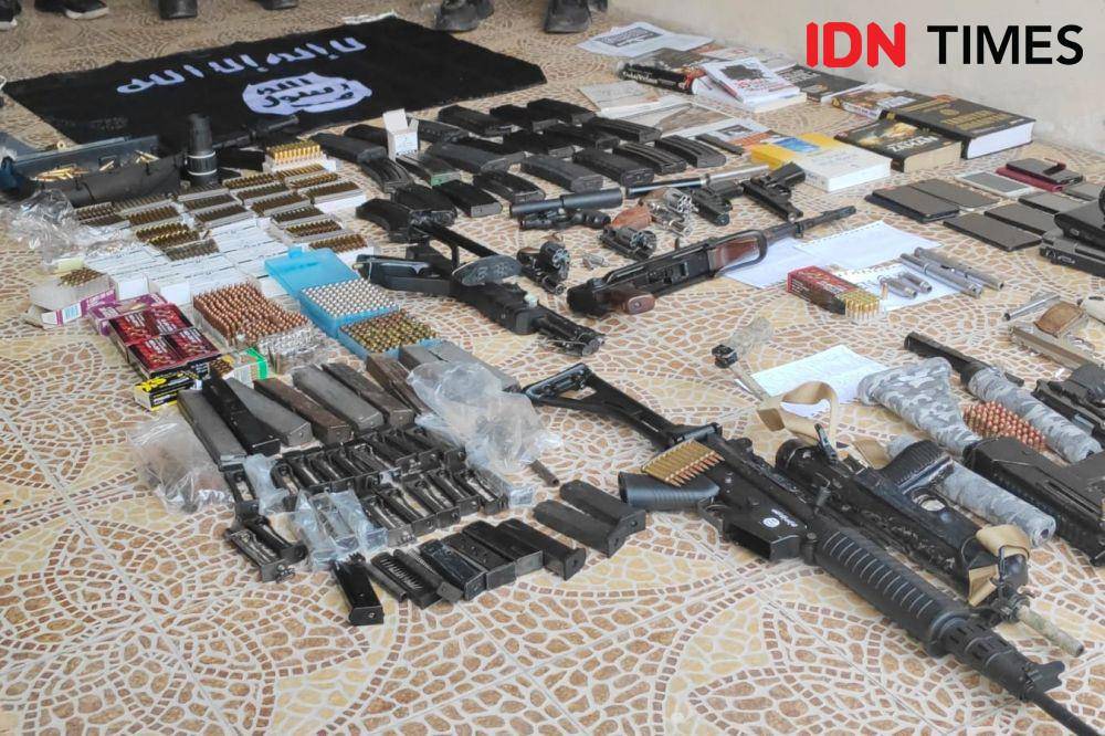 Densus 88 grebek rumah teroris di Bekasi pada Senin (14/8/2023). (IDN Times/Imam Faishal)