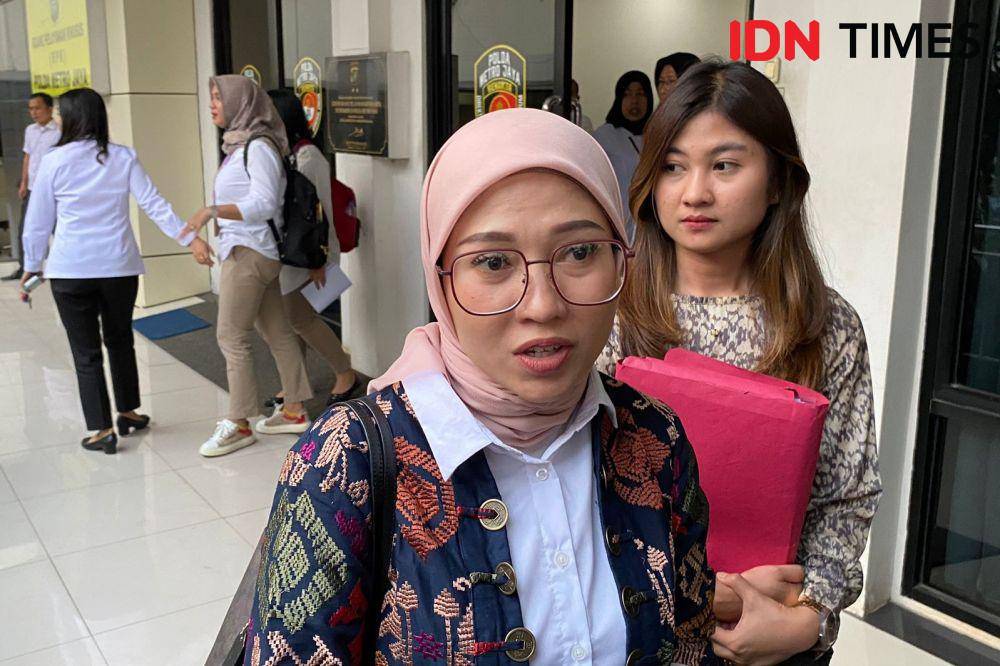 Polda Metro Jaya periksa tujuh Finalis Miss Universe Indonesia dalam kasus dugaan kekerasan seksual setelah difoto tanpa busana. (IDN Times/Amir Faisol)