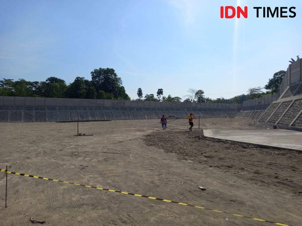 Pembangunan TPST Tamanmartani, Senin (14/8/2023). (IDN Times/Herlambang Jati Kusumo)