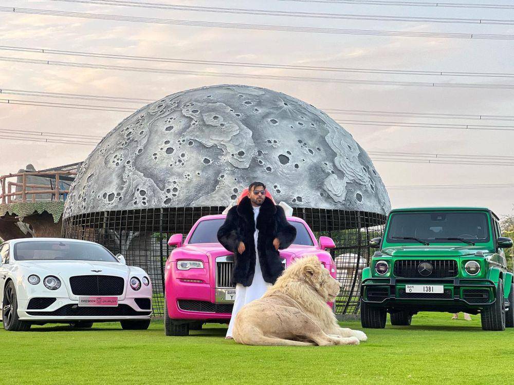 Potret salah satu crazy rich Dubai bersama singa peliharaannya (instagram.com/humaidalbuqaish)
