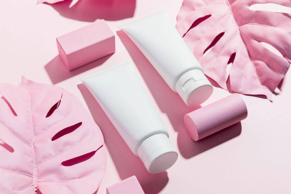 Produk tone up cream (freepik.com/freepik)