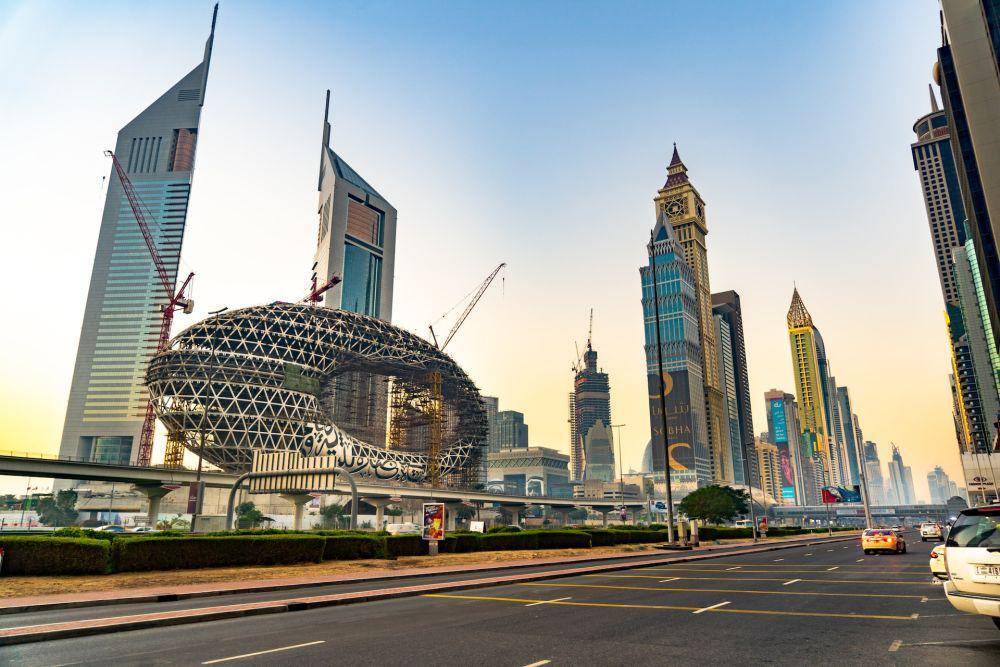 Potret Sheikh Zayed Road di Dubai (unsplash.com/darceybeau)