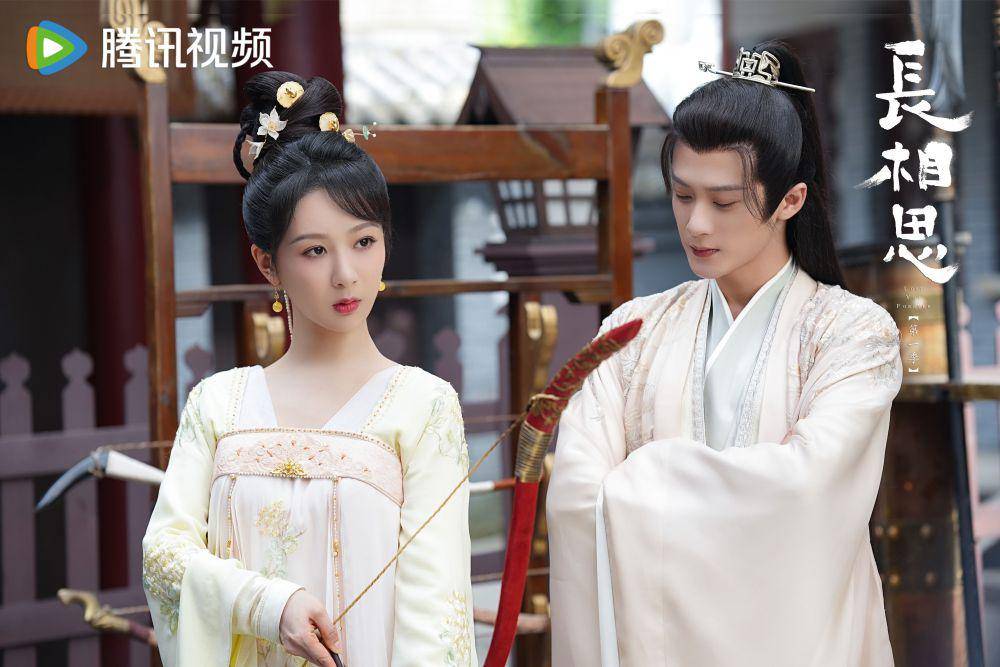 Xiao Yao saat belajar memanah dengan Fangfeng Bei dalam drama China Lost You Forever (dok.WeTV/Lost You Forever)