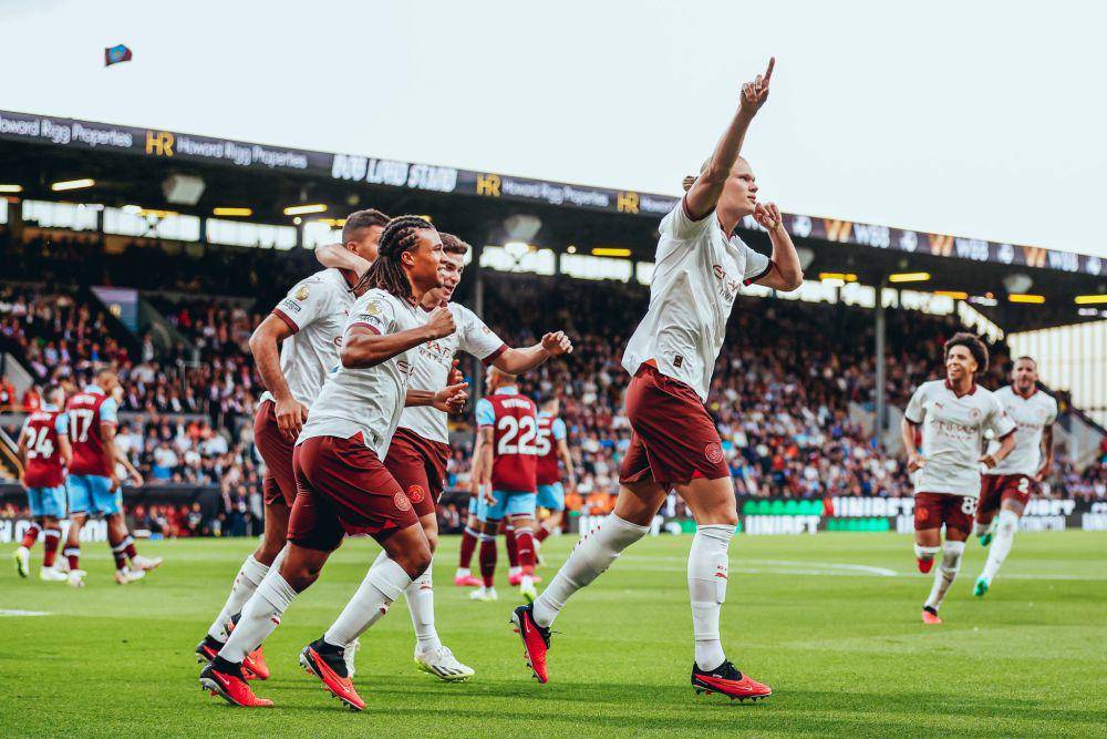 Para pemain Manchester City berselebrasi merayakan gol Erling Haaland ke gawang Burnley (twitter.com/ManCity)