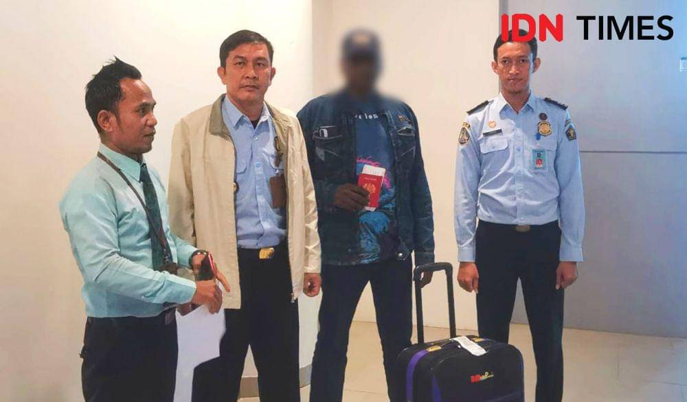 Foto WNA asal Malaysia saat dideportasi oleh Kantor Imigrasi Bima (Dok/Istimewa)