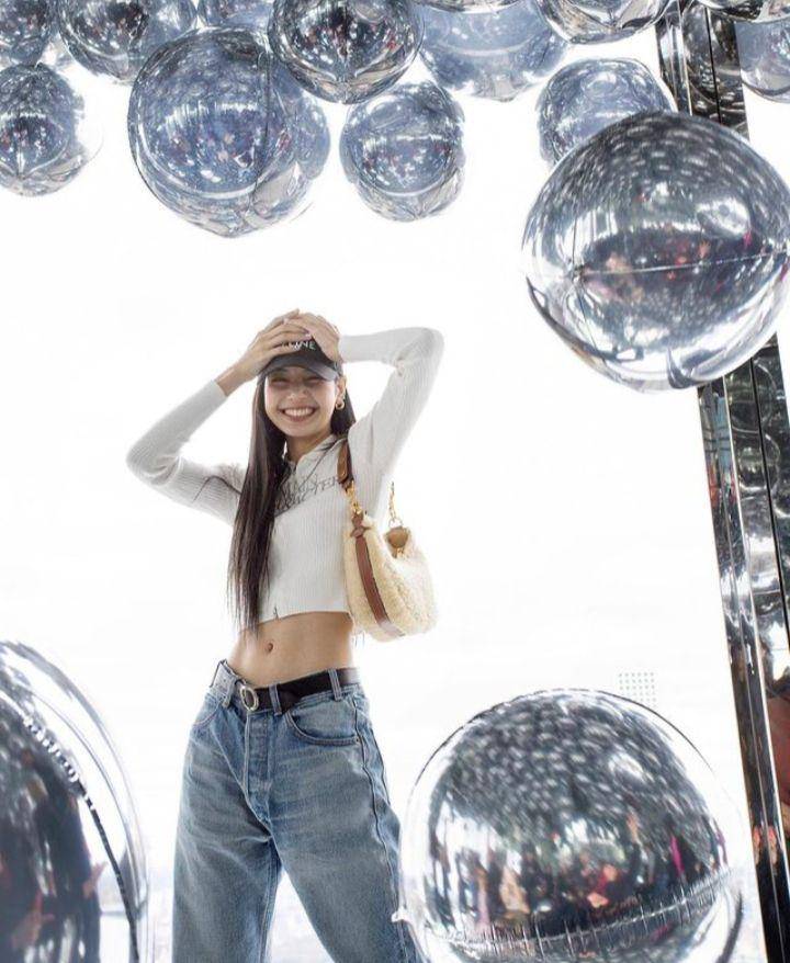 Lisa BLACKPINK (instagram.com/lalalalisa_m)